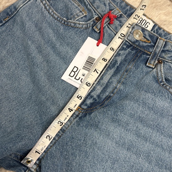 BDG | Urban Outfitters High Rise Mom Jeans in a Light Wash, Size 25, NWT - Picture 11 of 16